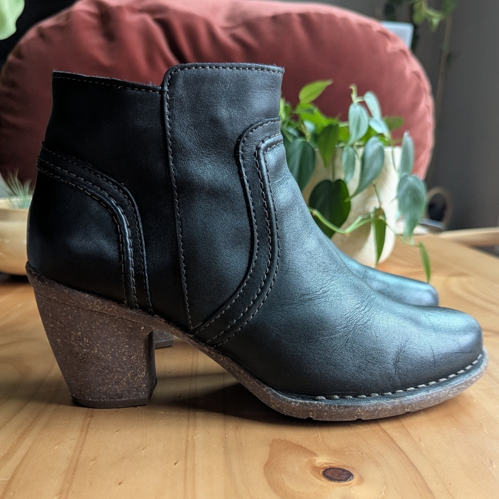Clark's Artisan Black Leather Carleta Paris Ankle Boot